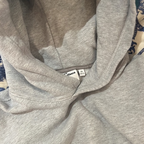 TNA (Aritzia) Cozy fleece sweatshirt - Picture 2 of 3